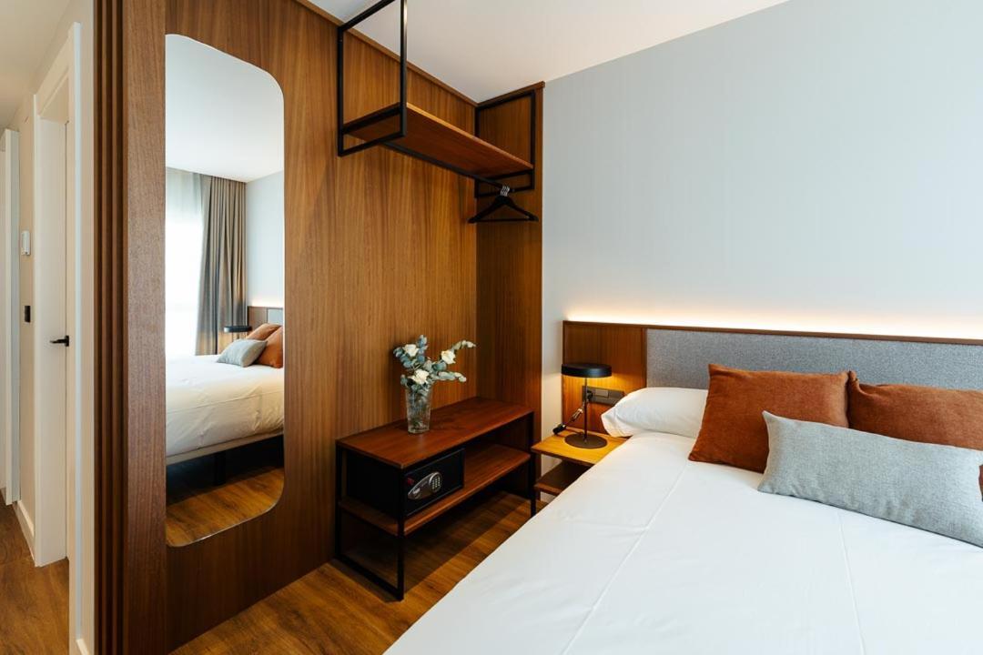 Apartamentos 2H Living เลออน ภายนอก รูปภาพ