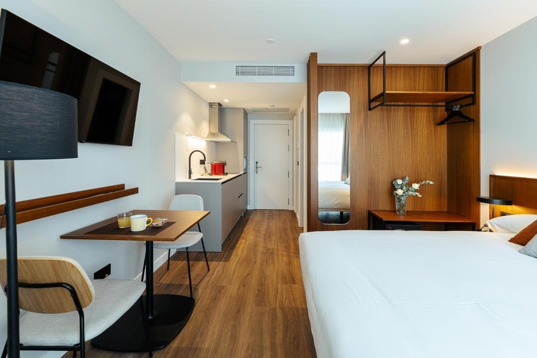 Apartamentos 2H Living เลออน ภายนอก รูปภาพ