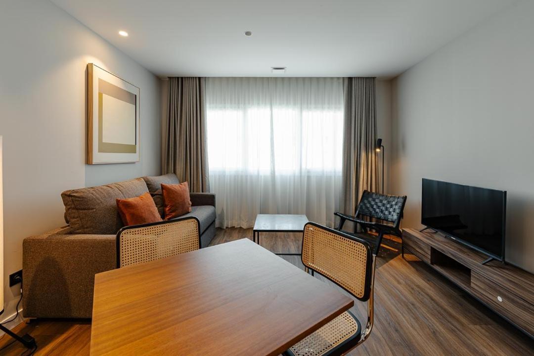 Apartamentos 2H Living เลออน ภายนอก รูปภาพ