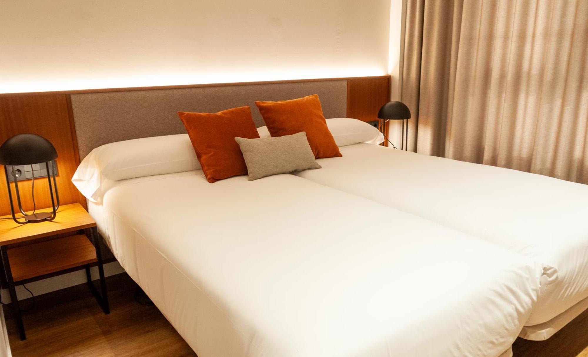 Apartamentos 2H Living เลออน ภายนอก รูปภาพ